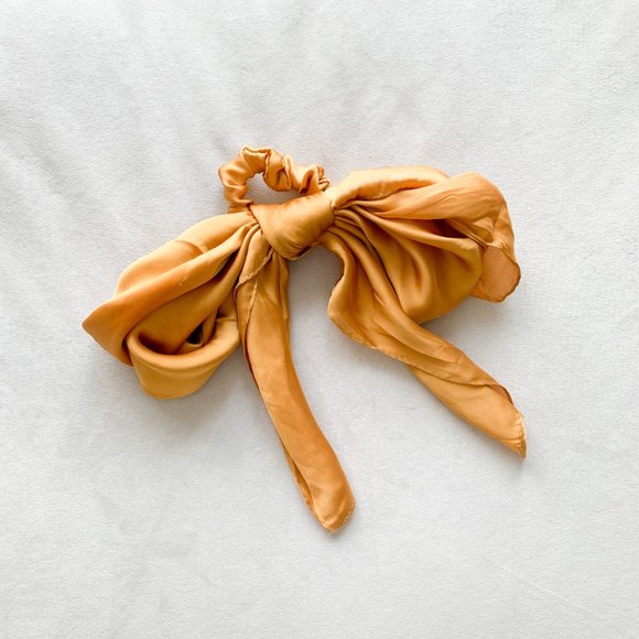 SOLD. Free People Oversized Bow Hair Tie Scrunchie - Picture 2 of 3